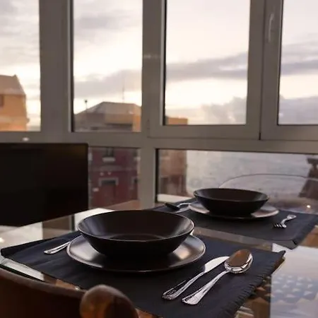 Espectacular Piso De 2 Con Impresionantes Vistas Al Mar Y Parking Gratuito En El Propio Edificio Apartman *